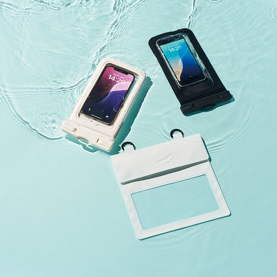 水に浮くモバイルウォータープルーフポーチ