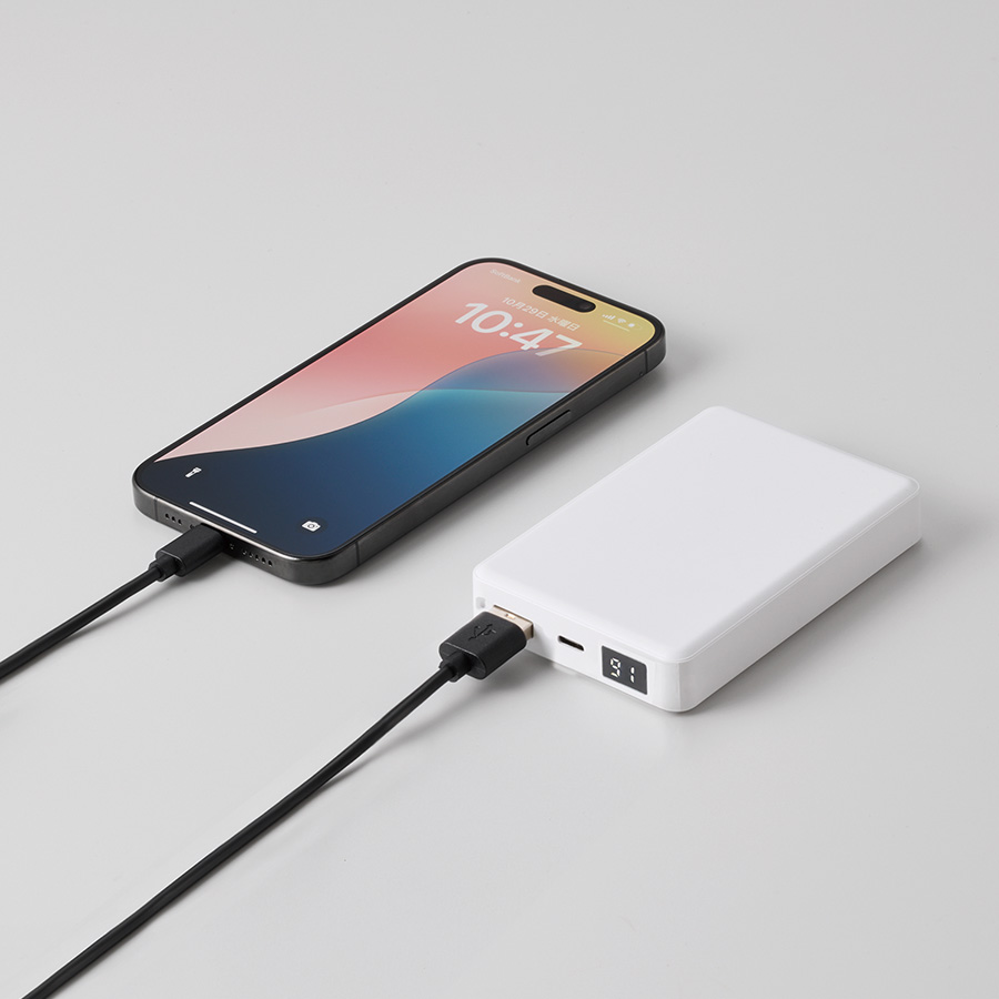 モバイルチャージャー8000 デジタル表示付