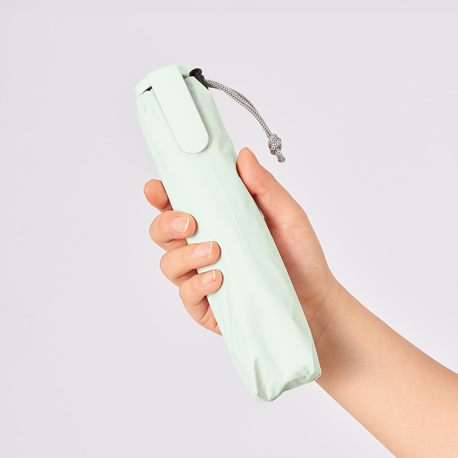 ラペルクリップ遮光折りたたみ傘