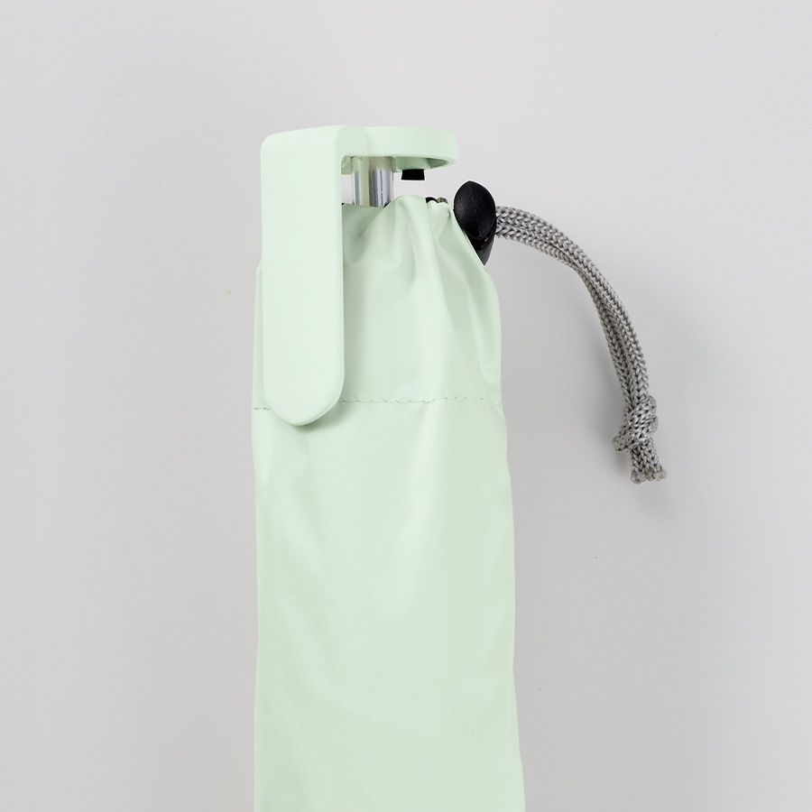 ラペルクリップ遮光折りたたみ傘